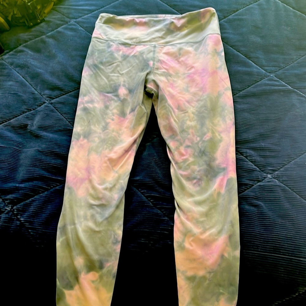 Super cute pastel pink and out leggings and light grey workout pants